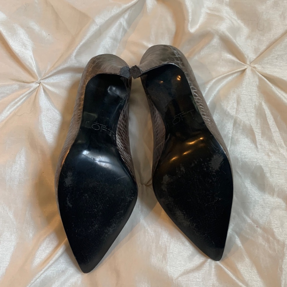 Ann Taylor Loft Gray Snakeprint Pumps sz8.5 - Picture 7 of 7